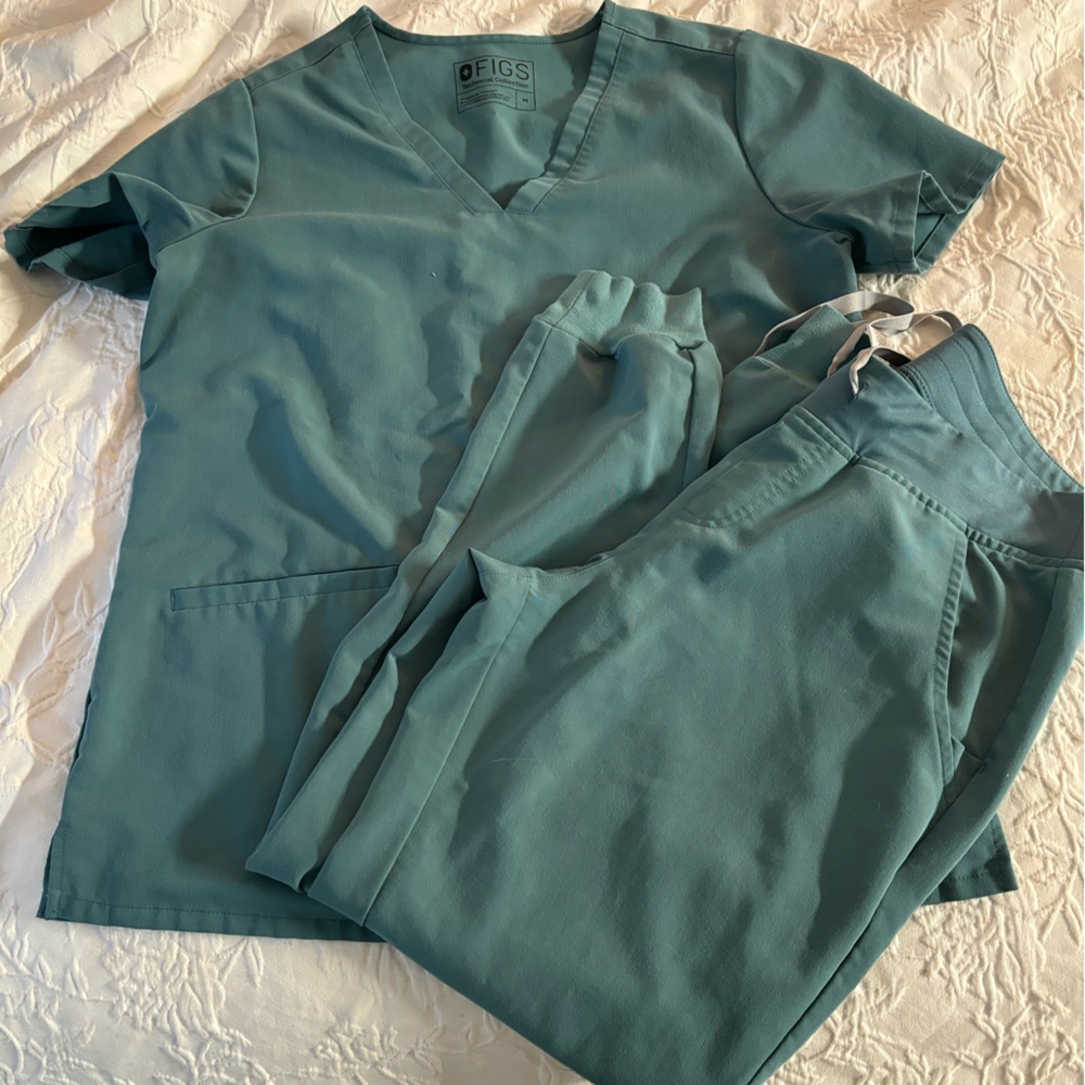 Figs scrubs